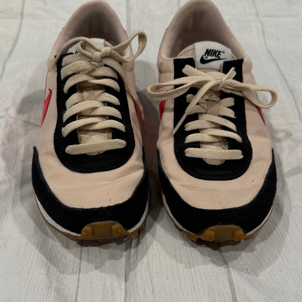 Nike Fast Break Beige and Black Sneakers with Red Swoosh size 8.5 EUC - Picture 3 of 9